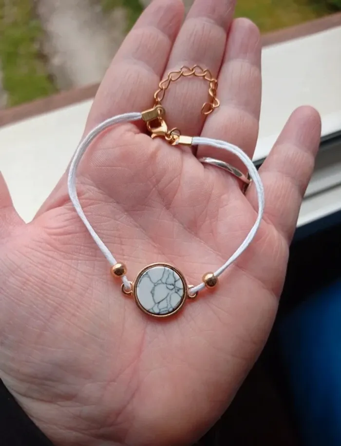 Bracelet cordon blanc effet marbré