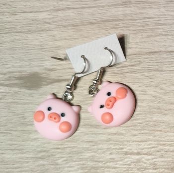 Petits cochons roses en résine en boucles d'oreilles