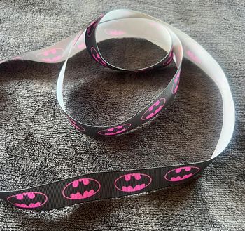 5 mètres de ruban gros grand motif Batman couleur fille rose/violet , neuf . Largeur mesure 2 cm