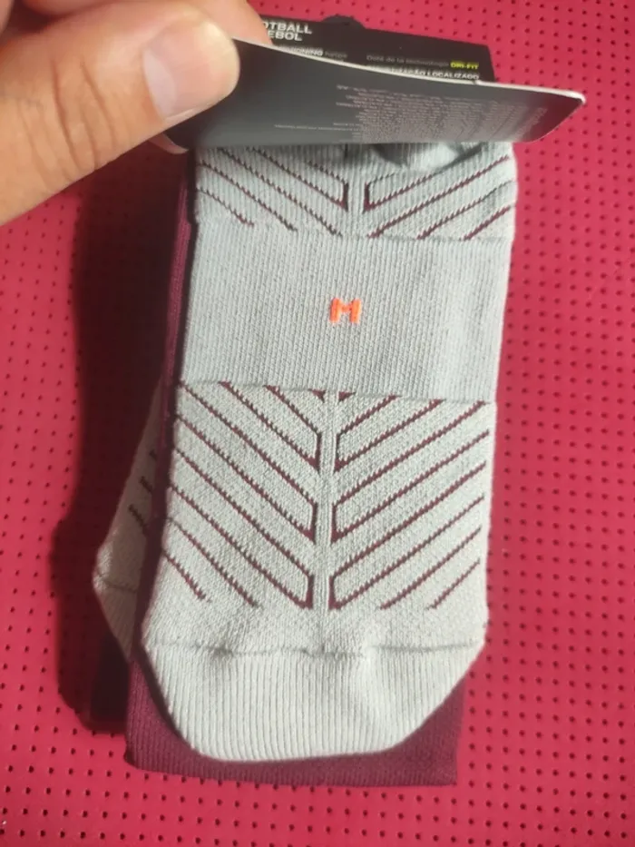 Chaussettes de foot FC Barcelone, Nike Authentique Officiel taille 38/42, Neuf - photo numéro 9