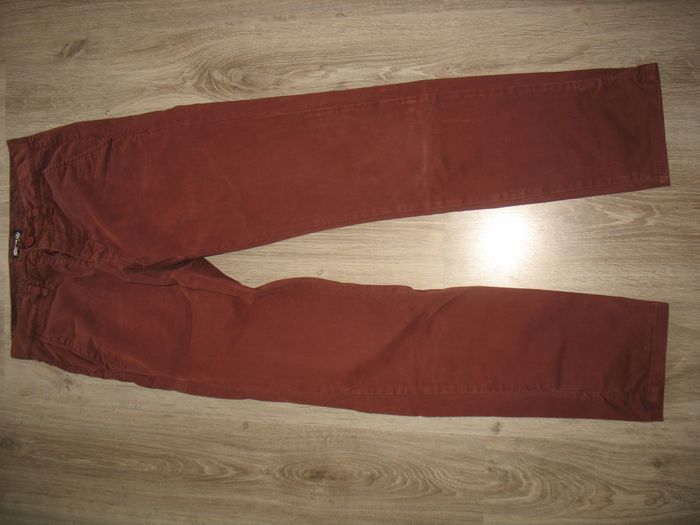 PANTALON SLIM BORDEAUX "BIZZBEE" - TAILLE 34 - n°01 - photo numéro 2