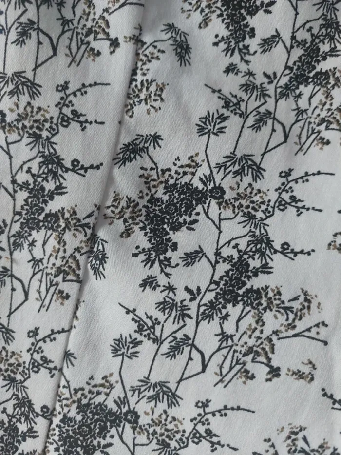 Magnifique pantalon cigarette motifs feuillage noir - photo numéro 3