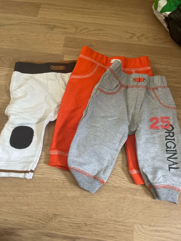 Lot de trois joggings bébé