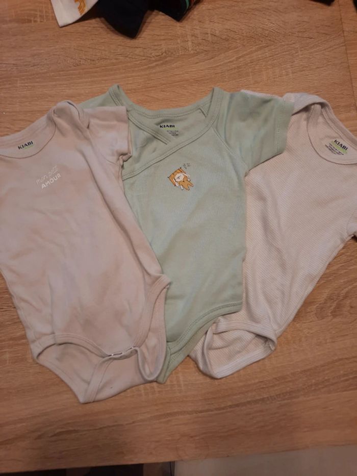Lot de 3 bodies 9 MOIS - photo numéro 2