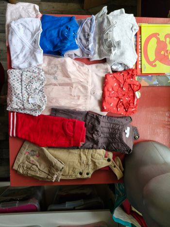 Lot de 13 vêtements bébé fille.  Obaibi