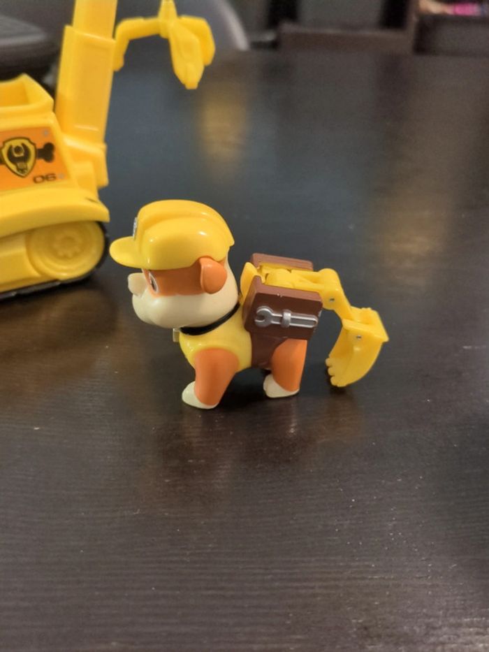 Véhicule tractopelle Ruben figurine déployable pat patrouille - photo numéro 2