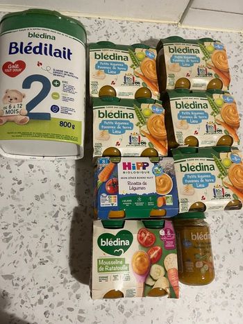 Lot nourriture bébé lait 2 eme âge purée légumes 
