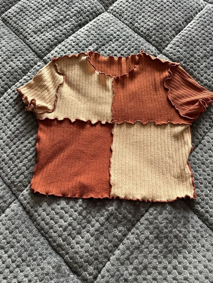 Teeshirt top court