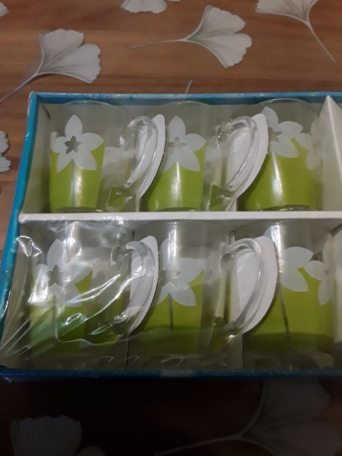 Lot de 6 tasses et sous tasse neuves - photo numéro 2