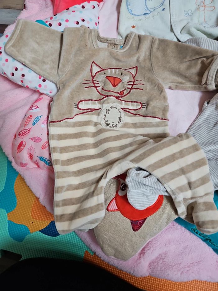 Lot 8 pyjamas hiver 1 mois - photo numéro 2