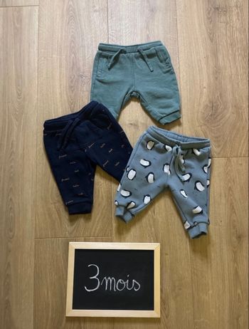 Lot 3 joggings bébé Kiabi 3 mois – Kaki, pingouin, bleu marine “Hello best friend”