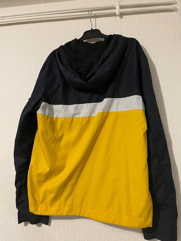 Veste coupe-vent imperméable bleu marine et jaune - photo numéro 6