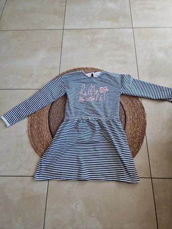 Jolie robe taille 14 ans