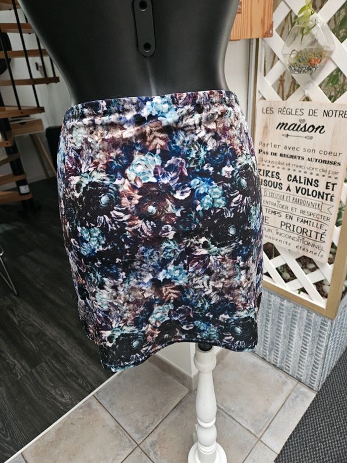 Urban outfitters mini jupe velours à fleurs taille XS - photo numéro 3