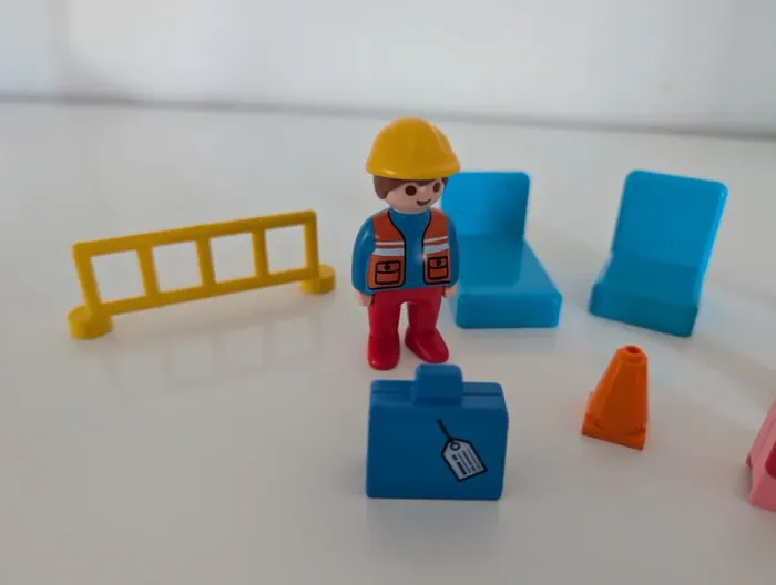Playmobil 1 2 3 lot vrac personnage fauteuil barrière valise sac etc - photo numéro 3