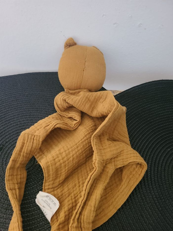 Doudou plat en coton bio moutarde chat - photo numéro 3