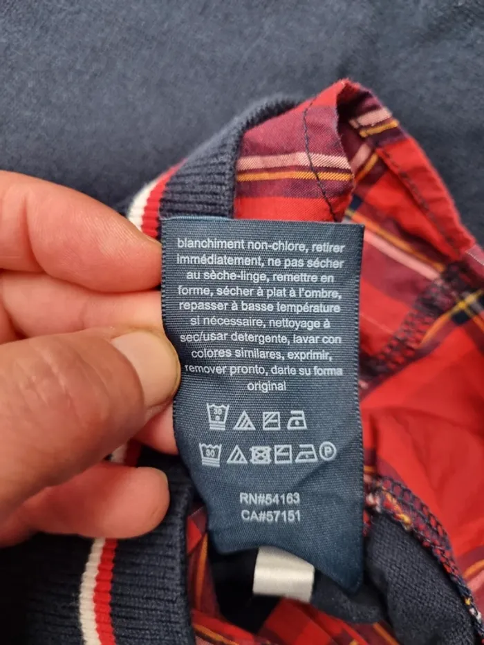 Pull col V Tommy Hilfiger avec chemise intégrée – Taille M Femme (mesures en photo) - photo numéro 8
