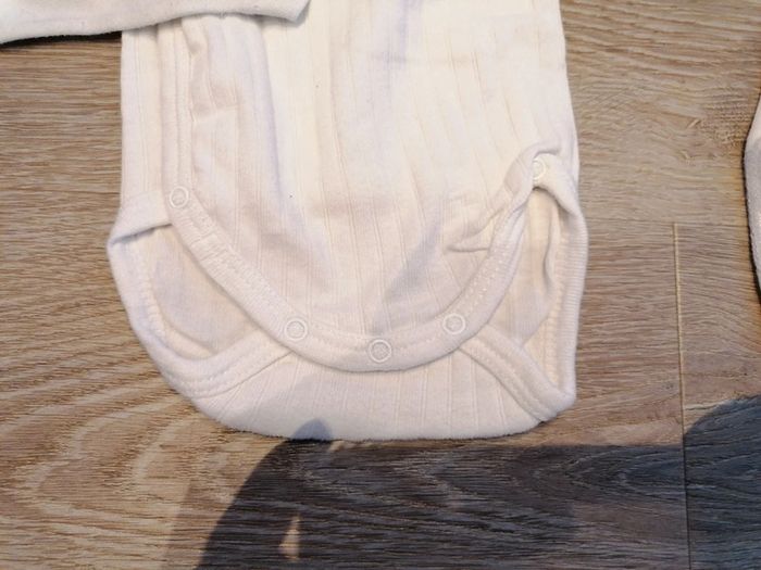 Lot bodys blancs - photo numéro 3