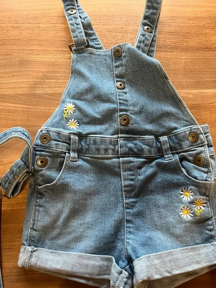 Vend lot de salopette en jeans short 4/5/6 ans - photo numéro 6