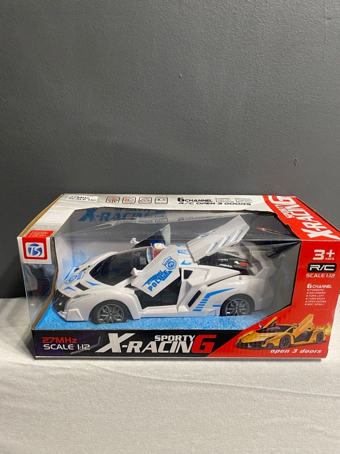 Voiture de police télécommandée 3 ans+