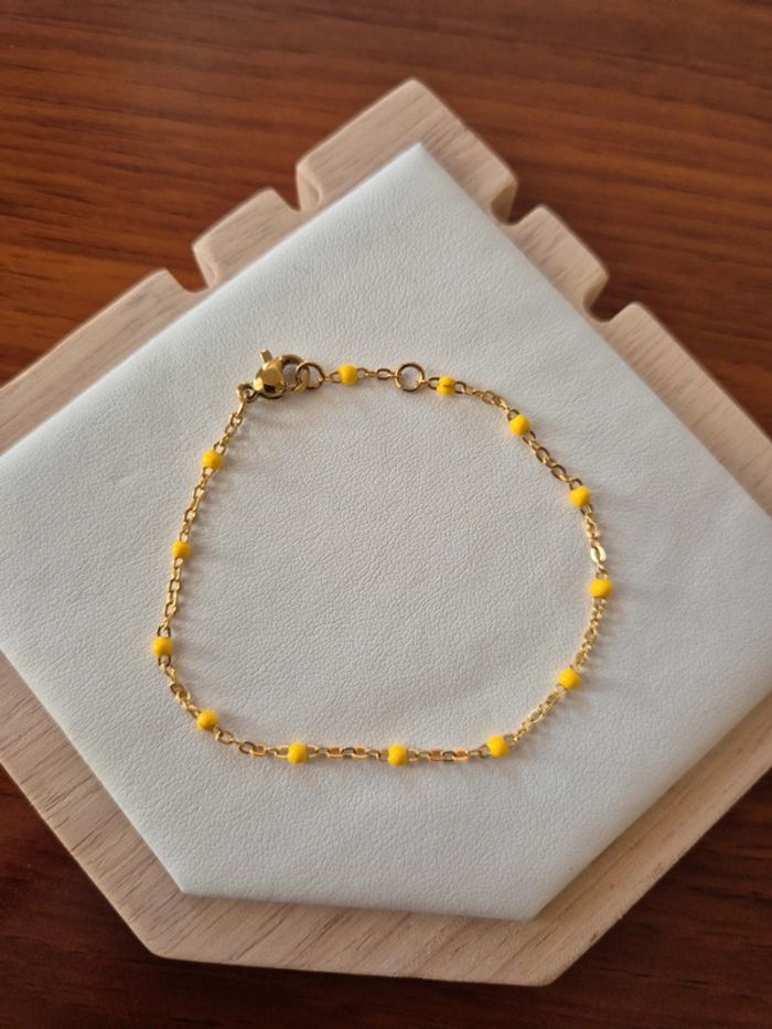 1 bracelet dorée  style gigi zag
🌸 perles jaunes  - NEUFS
🌸 En acier inoxydable