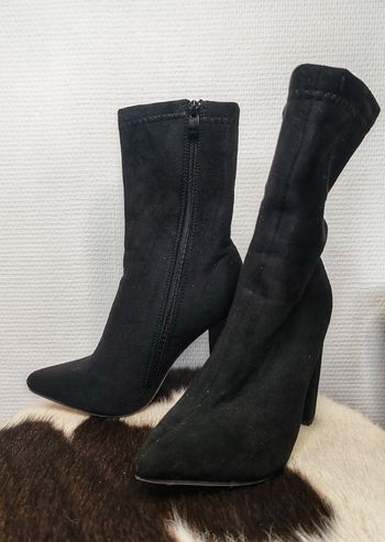Bottines a talons en daim noires en taille 36