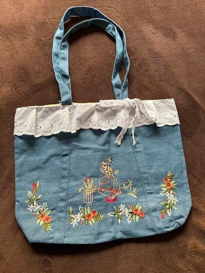 Sac à main souple broderie et dentelle