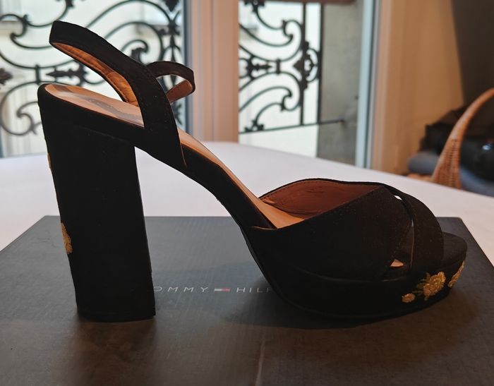 Sandales à talons Anna Field. En très bon état. Pointure 39 - photo numéro 2