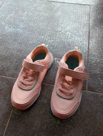 Baskets neuves fille