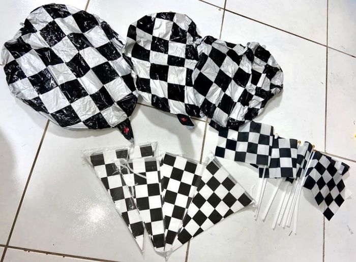 Lot drapeaux et guirlandes fanion formule1 neuf