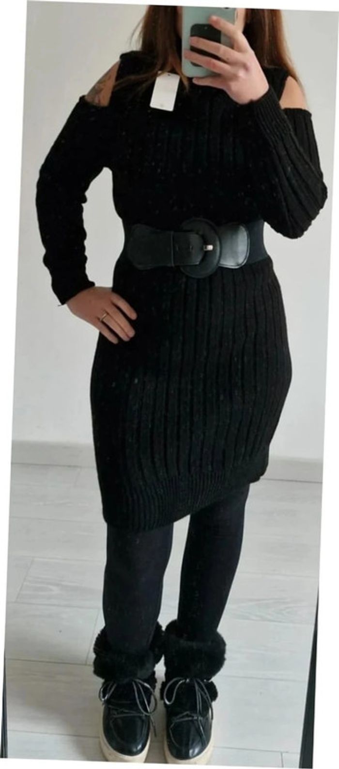 Robe-pull noir épaules dénudées