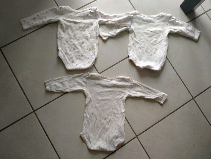 Lot de 3 bodys manches longues. Bébé 6 mois - photo numéro 14