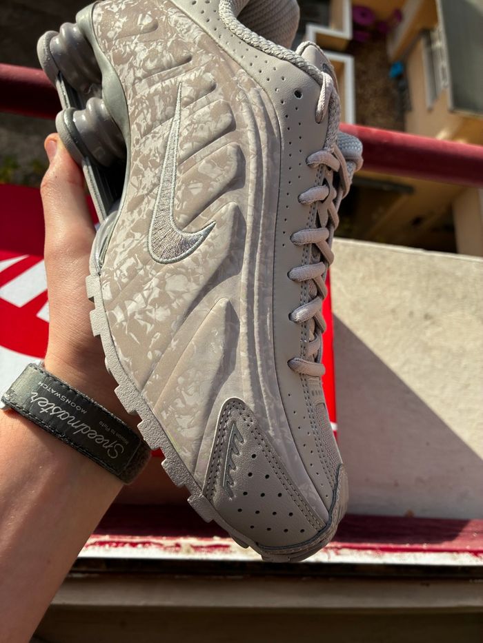 Nike Shox R4 College Grey/Flat Pewter - Taille 42 - Neuves - photo numéro 5