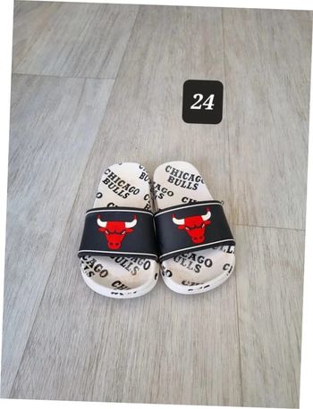 Claquettes chicago bulls pointure 24