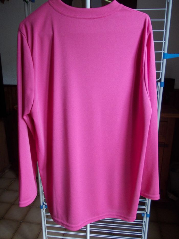 Joli pull long léger femme rayé 3 tons de rose + boutons M excellent état - photo numéro 3