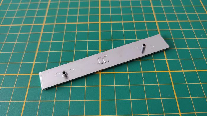 Plaque de seuil de porte droit 77B n°77 Porsche 911 Carrera RS 2.7 1/8 1/8ème Altaya #B37 - photo numéro 2