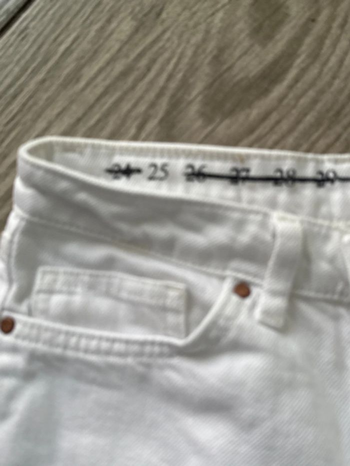Jean neuf taille 25 - photo numéro 3