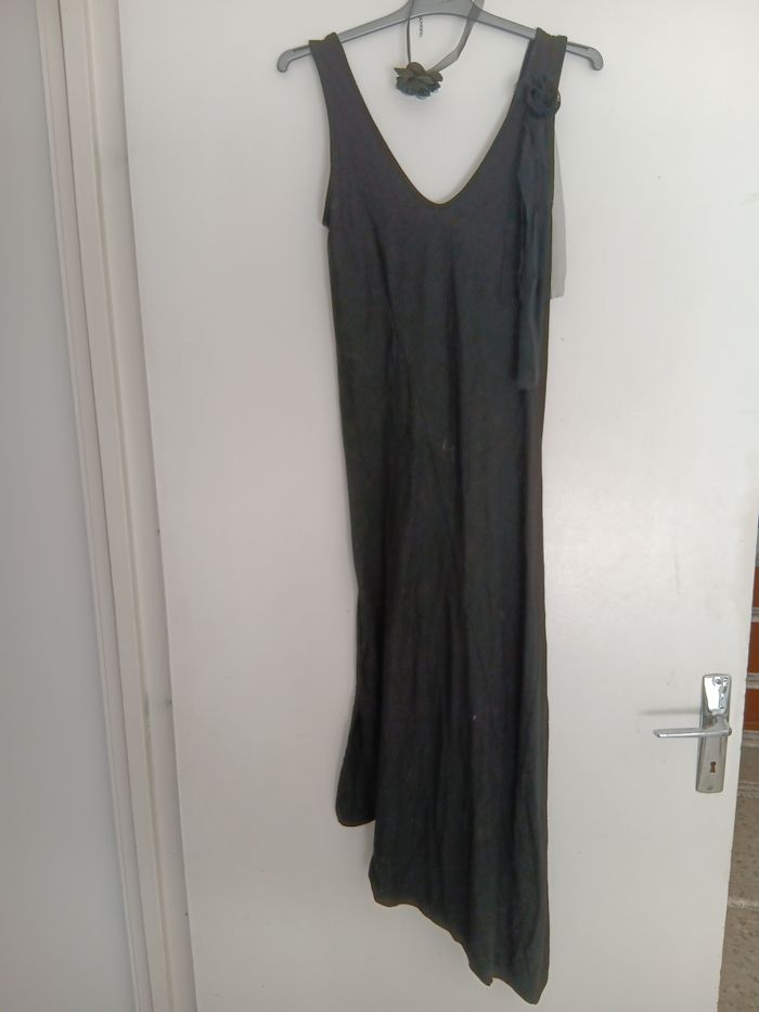 Robe noire asymétrique
