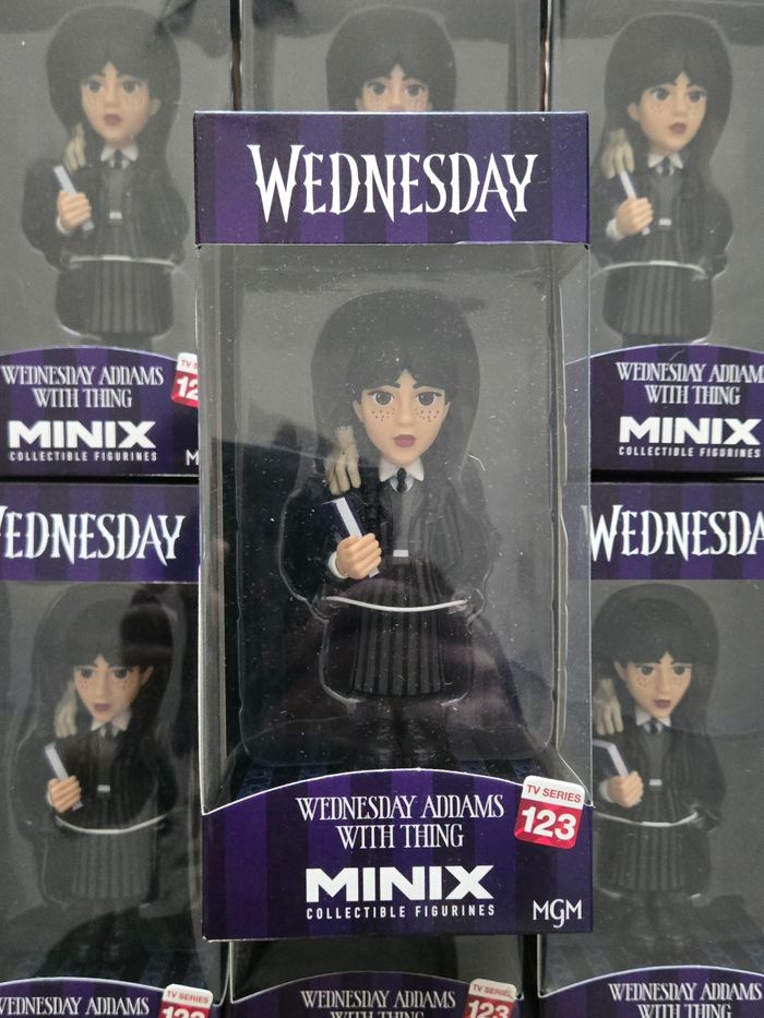 Mini Figurine Minix  Wednesday Addams With Thing (Tv Série 123) neuve sous scellé