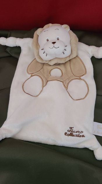 Doudou Plat Lion blanc beige marron Tiamo Collection