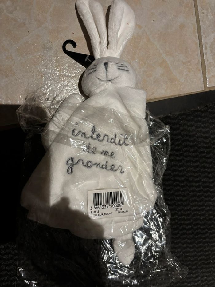 Doudou  Lapin blanc Neuf tout doux  Interdit de me gronder Envoi rapide en mondial relais - photo numéro 3
