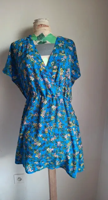Robe fleurie bleue- look vintage, fluide/élégante, Jacqueline de Yong, en très bon état, taille 38
