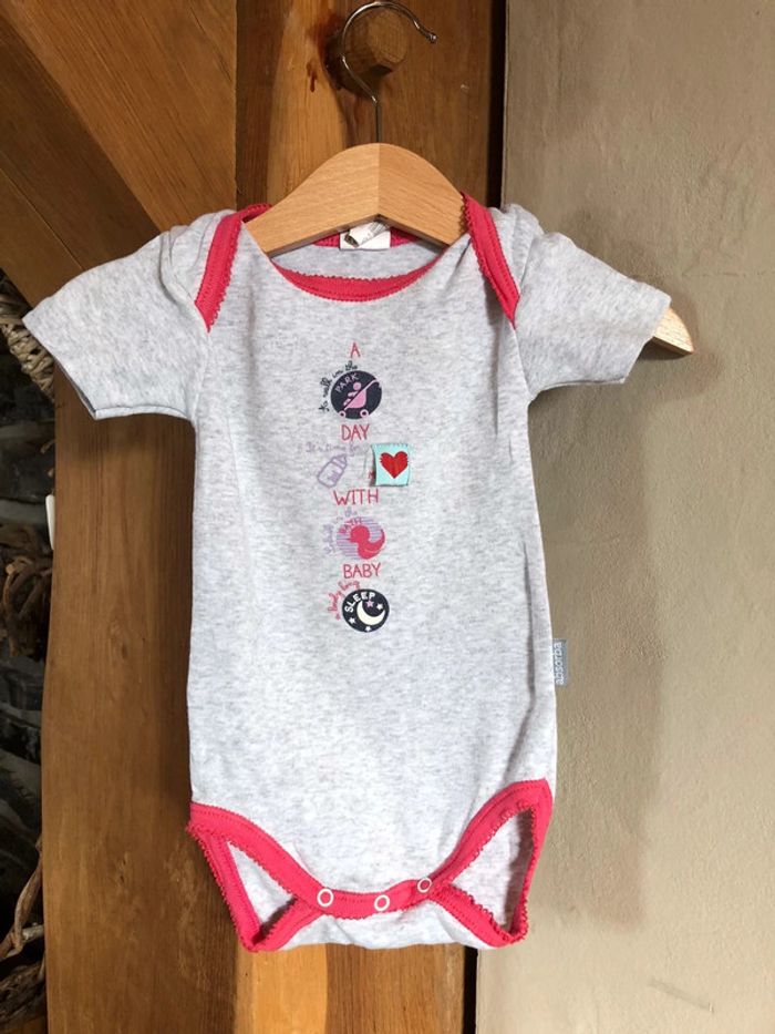 2 bodys absorba 12m 74cm - photo numéro 2