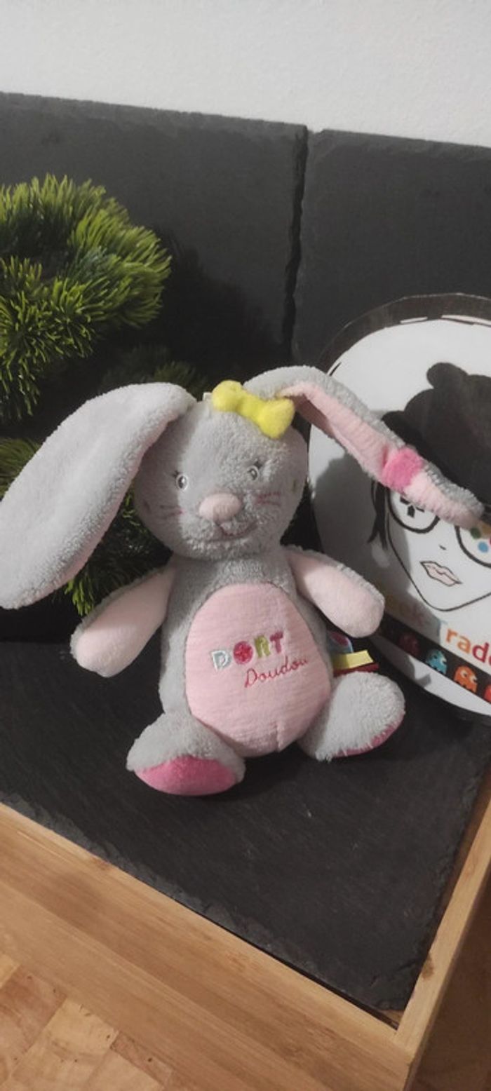 doudou peluche sucre d'orge dort gris rose noeud vert étoile rayé rayure