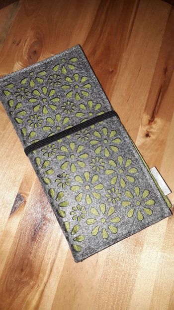 Portefeuille - porte cartes en feutrine neuf