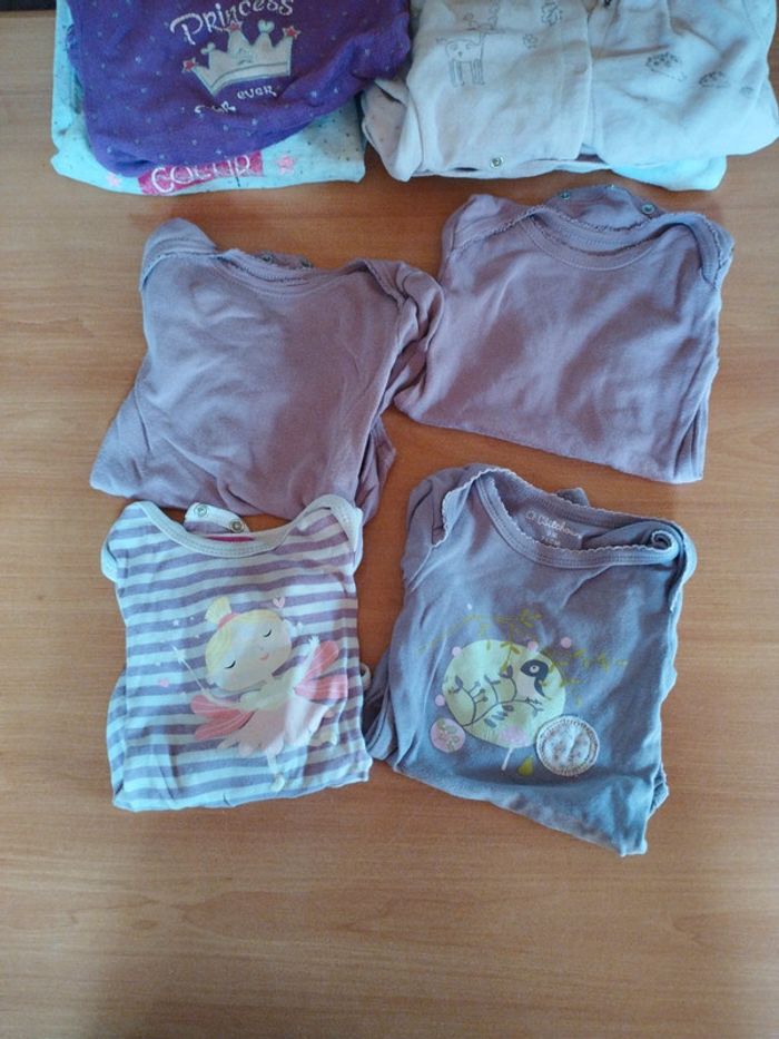Lot pyjamas et bodies - photo numéro 3
