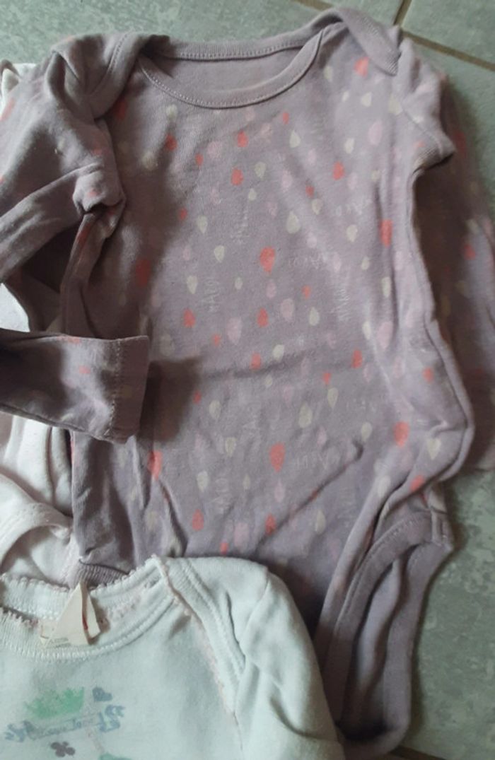 Lot 5 bodies fille ml 9mois - photo numéro 4