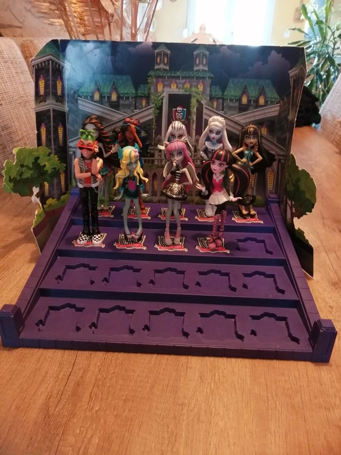 Lot de figurines monster high
