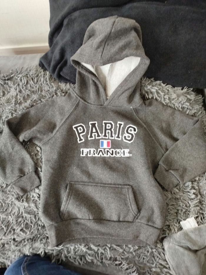 Pull a capuche 5/6 ans