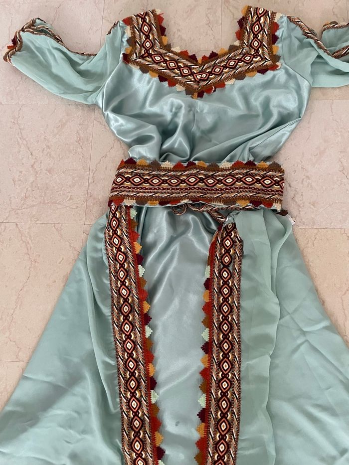 Robe Kabyle, très bon état, taille unique, 80 € - photo numéro 3